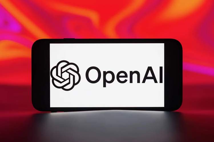 شرکت «اوپن‌ای‌آی»(OpenAI) احتمالا در فکر توسعه و عرضه گجت‌های جدیدی است